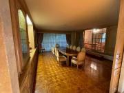 Casa con jardines en