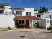 Casa con la mejor ubicacion en privada con vigilancia 24...