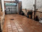 Casa con local comercial