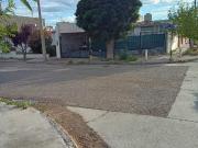 Casa con local comercial