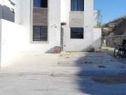 Casa con local comercial en venta