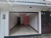 Casa con Local Comercial en Venta en Camelinas