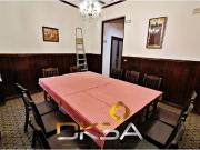 Casa con local comercial en venta en pleno Ayuntamiento...