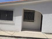 CASA CON LOCALES COMERCIALES EN URB PARAPARAL