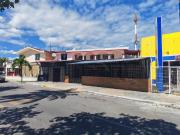 Casa con local comercial sobre el Boulevard Bahia de...