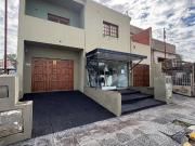 Casa con local comercial y depto en Villa Allende Centro