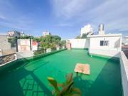 Casa con local en PB Patio Balcón y Terraza