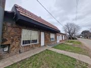 Casa con local en VENTA