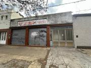 Casa con local en venta, en Los Hornos