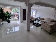 Casa con Local en Venta en Urdesa Norte, Remodelada, 5...