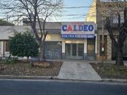 CASA CON LOCAL Y GARAGE SOBRE AVENIDA