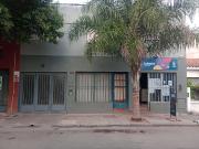 Casa con Locales Comerciales, Depósito, Galpón y...
