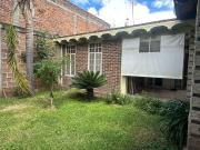 CASA CON LOCALES en venta Carr. a Comanjilla entre León...