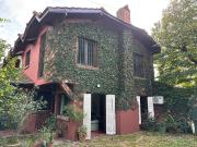 CASA CON MUCHO ENCANTO, IMPECABLE ! ZONA MUY TRANQUILA Y...