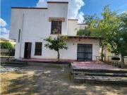 Casa con muy amplio excedente de Terreno. BONITA ZONA