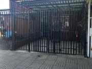 Casa con muy buena ubicación, en comuna La Granja