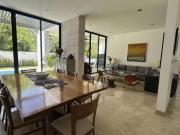 Casa con Paneles en Venta/Renta Yucatán Country Club...