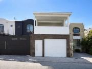 Casa con Patio en Privada | Colinas de Baja California