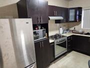 Casa con patio grande y un arbol frondoso. Lista para... Casa con patio grande y un arbol frondoso. Lista para...