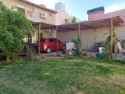 Dulpex con gran patio y 2 cocheras en B° Centro Oeste