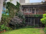 Casa con patio y pileta en el centro