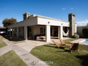 Casa con Pileta Av. Sarmiento Pasaje San Patricio