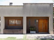 CASA CON PILETA BARRIO LAS FLORES