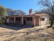 Casa con pileta de natación gran vista a las sierras !...