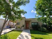 Casa con pileta en Santa Elena Pilar del Este