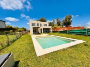 Casa con pileta en Santa Elena, Pilar del este