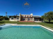 CASA CON PILETA EN TERRENO ESQ 3.000M2 BARRIO...