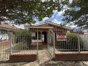 CASA CON PILETA EN VENTA BIALET MASSE CENTRO A 2 CUADRAS...