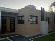 CASA CON PILETA EN VILLA PARQUE SIQUIMAN