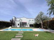 Casa con pileta excelente zona capitan montoya san...