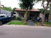 CASA CON PILETA PARRILLA A METROS DE ACCESO OESTE