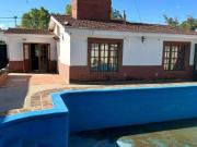 Casa con pileta, quincho y monoambiente en venta Santa...