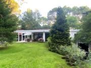 Casa con pileta sobre 2 lotes en Cariló