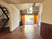 CASA CON PISCINA A PASOS DE COLEGIO MONTESSORI Y CONCEPCIÓN