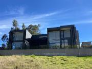 Casa con piscina, challuabamba