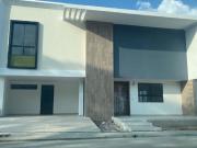 CASA CON PISCINA EN CONJUNTO CERRADO PARA ESTRENAR EN...