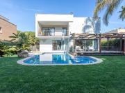 Casa con piscina en Gavà Mar