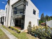 Casa con piscina en renta, Sector Tumbaco Megakiwi