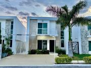 Casa con piscina en venta en Gran Santa Fe Norte...