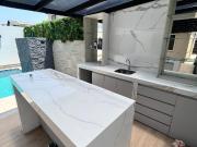 casa con piscina isla celeste