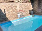 CASA CON PISCINA, QUINCHO Y COCINA RENOVADA