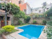 Casa con piscina sobre gran terreno para clínica,...