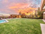 Casa con piscina y quincho en condominio La Reina