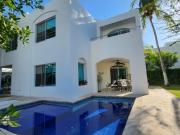 Casa con piscina y salida directa la mar de Pozos...