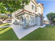 Casa con piscina y vistas al mar