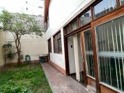 Casa con potencial comercial en Velasco Astete Surco